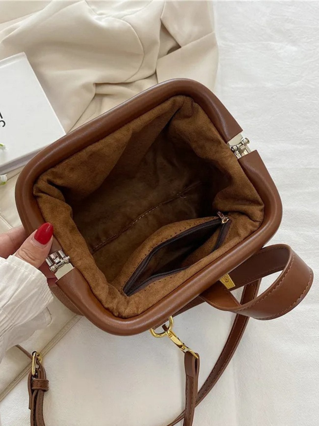 Elegante Ledertasche mit praktischem Schulterriemen