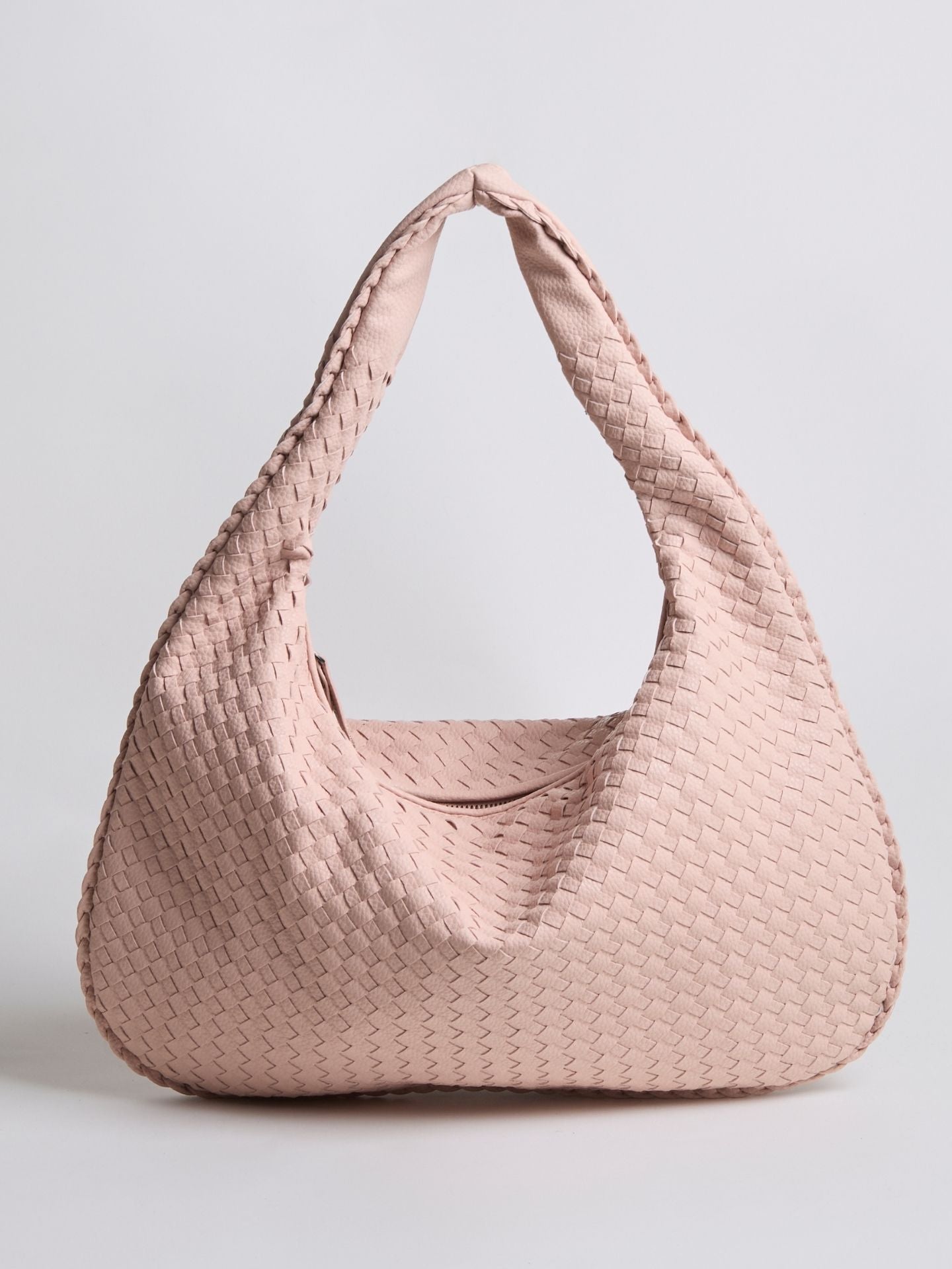 Stilvolle Umhängetasche für Damen mit geflochtenem Design