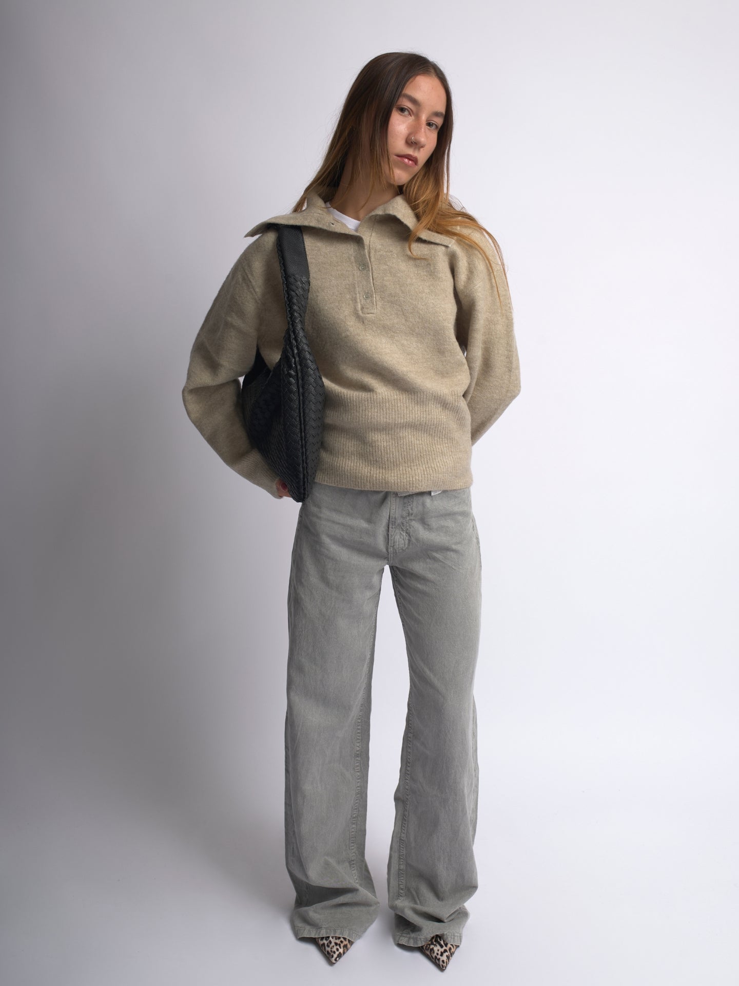 Stilvolle Umhängetasche für Damen mit geflochtenem Design