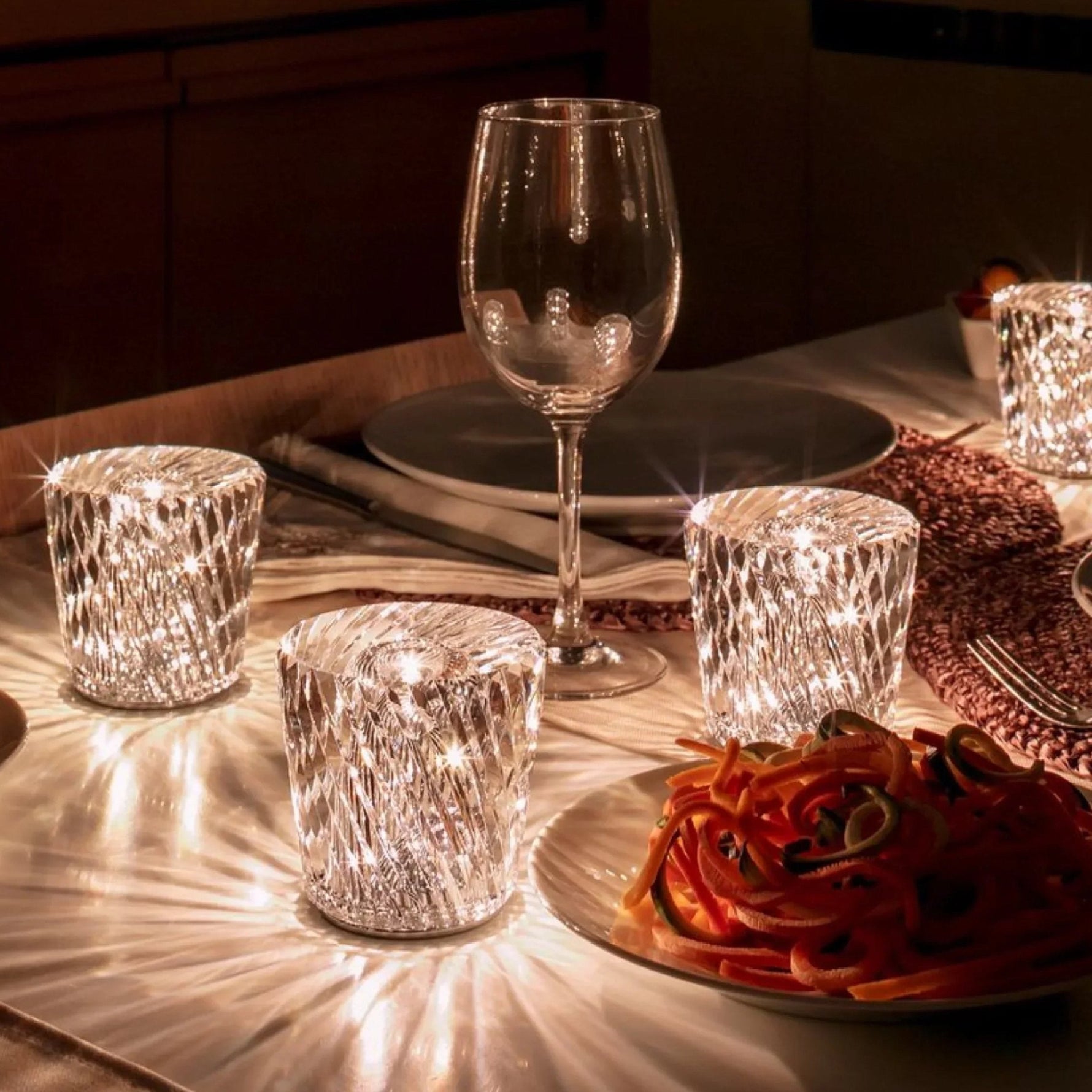 Glanzvolle LED Tischlampe mit Kristall-Design – Lumina Elegance