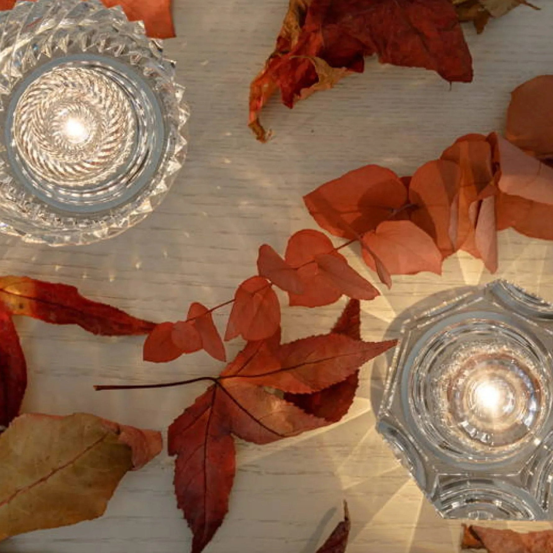 Glanzvolle LED Tischlampe mit Kristall-Design – Lumina Elegance