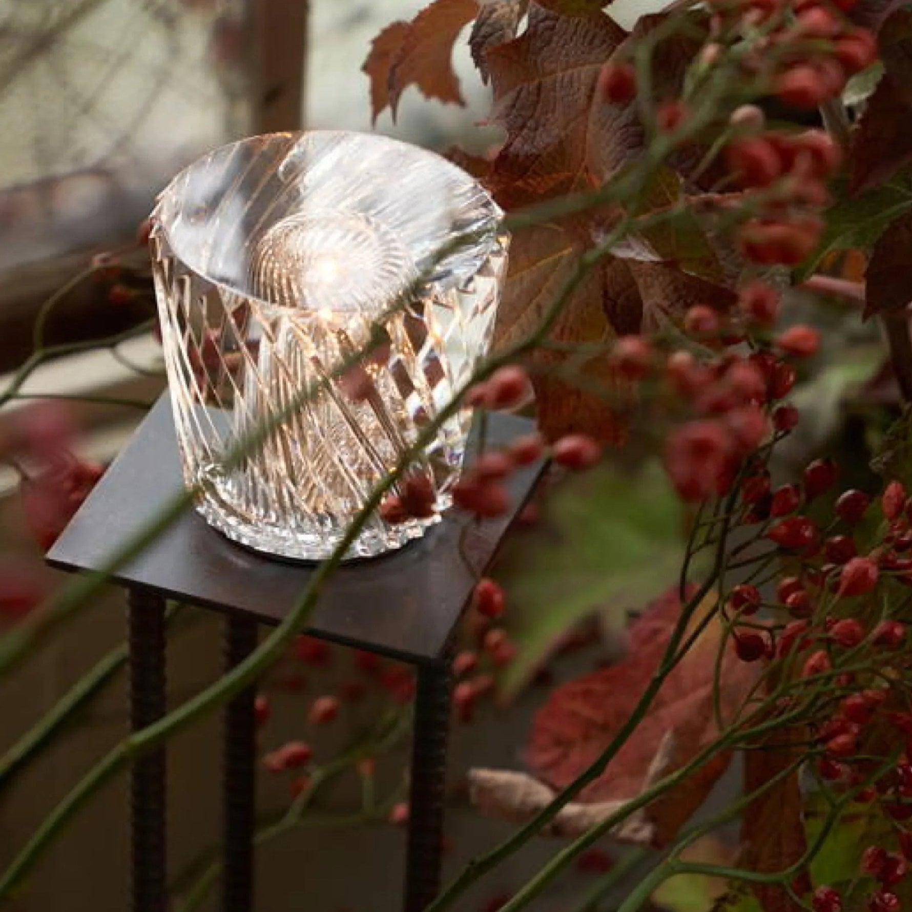 Glanzvolle LED Tischlampe mit Kristall-Design – Lumina Elegance