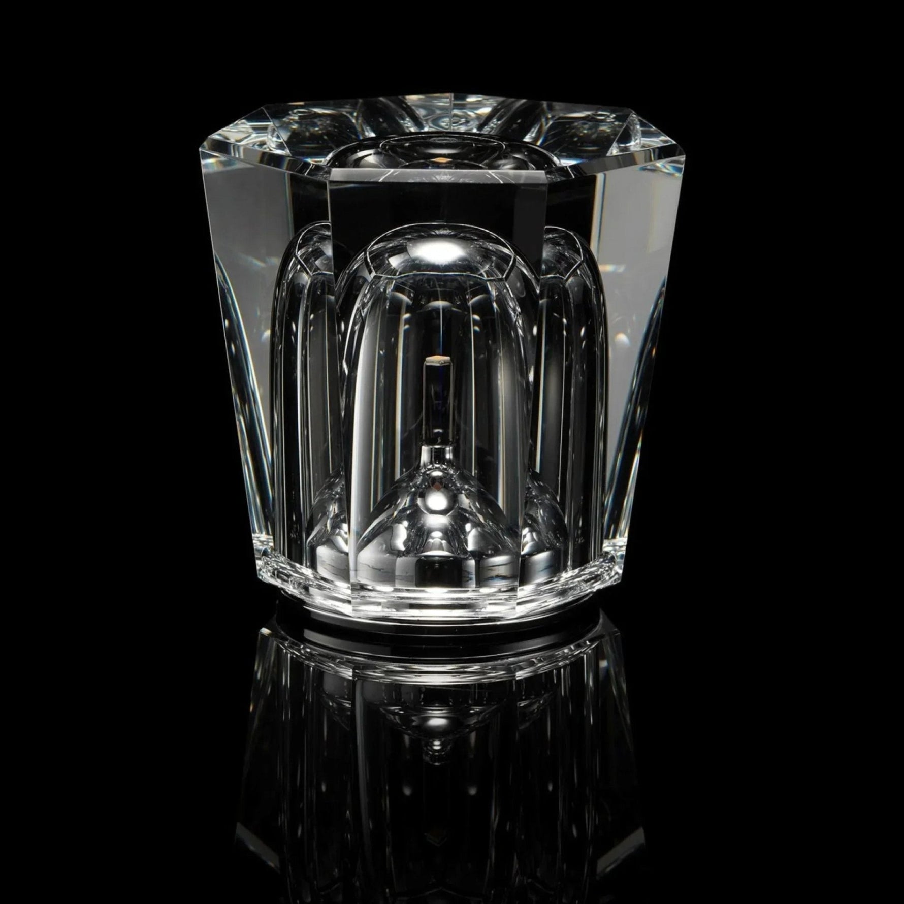 Glanzvolle LED Tischlampe mit Kristall-Design – Lumina Elegance