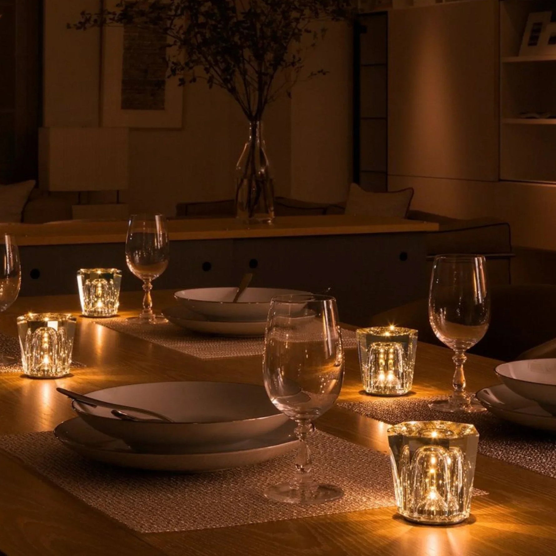 Glanzvolle LED Tischlampe mit Kristall-Design – Lumina Elegance