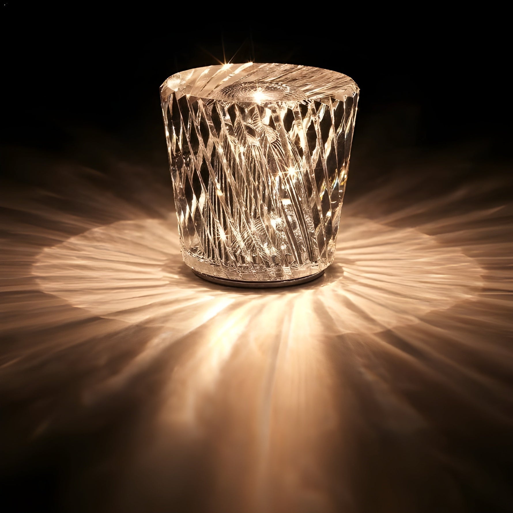 Glanzvolle LED Tischlampe mit Kristall-Design – Lumina Elegance