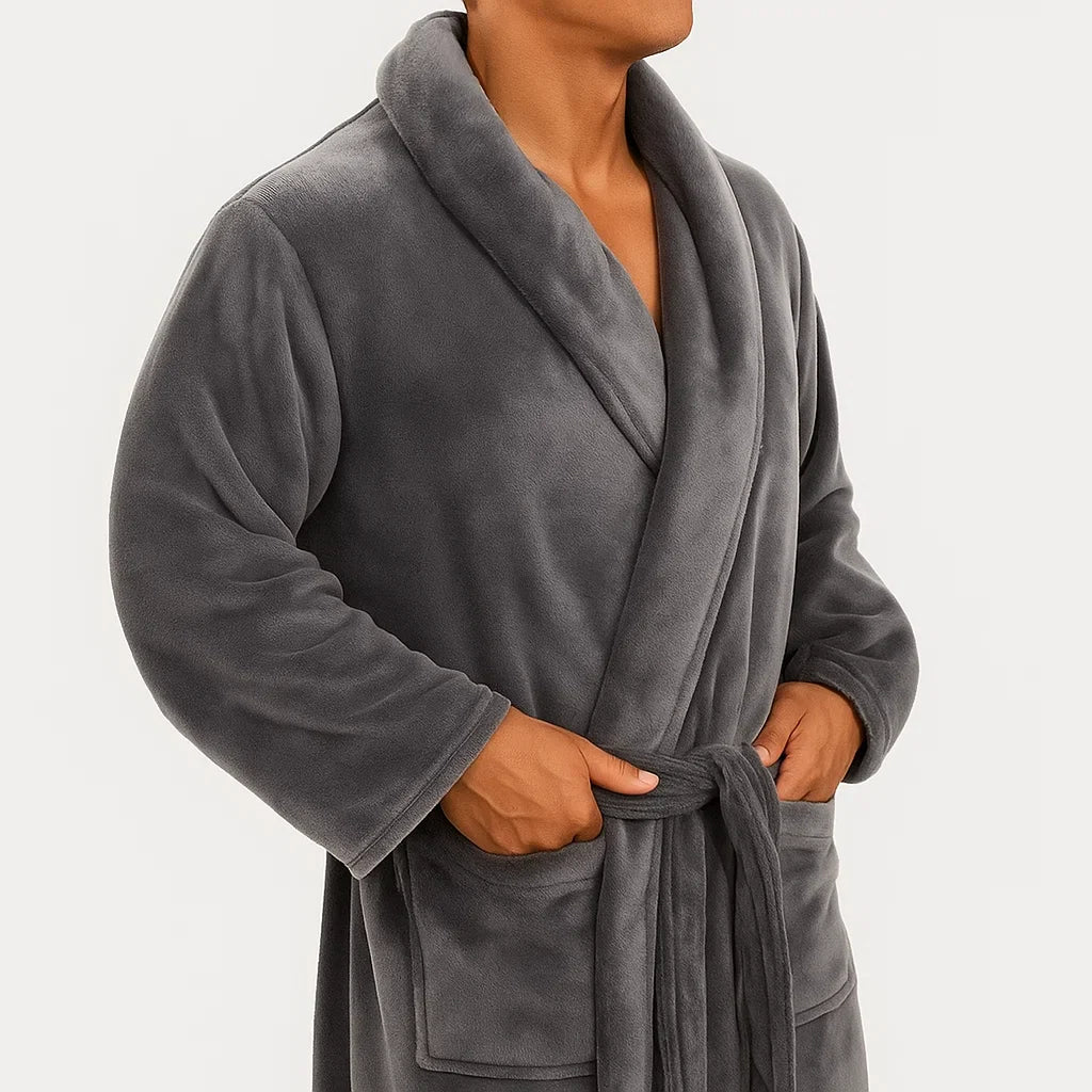 Warm fleece bathrobe with a smart collar and pockets