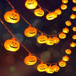 Fröhliche Kürbislichter für Halloween-Atmosphäre