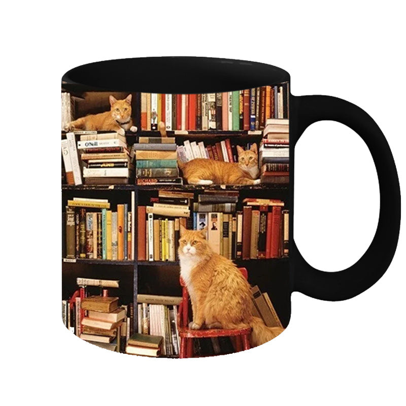 Kreative Keramiktasse für Katzen- und Buchliebhaber