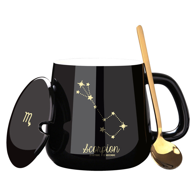Becher mit Sternenmotiv