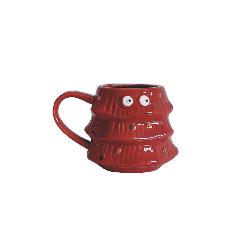 Kreative Kaffeetasse mit großen Augen für den Weihnachtsbaum