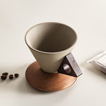 Elegante Keramiktasse 250ml – Handgefertigt mit Holzgriff und Untersetzer | AromaCraft
