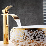 Eleganter Wasserfall-Waschtischarmatur aus Messing