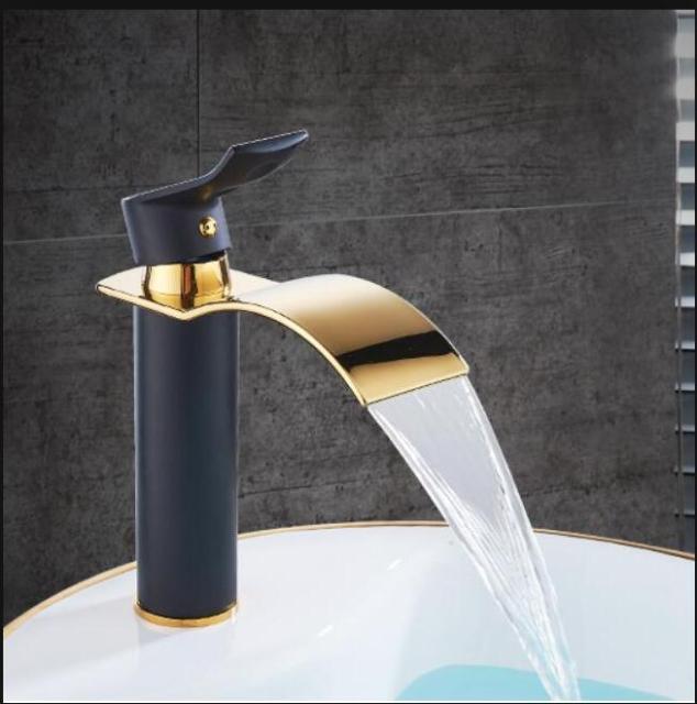 Eleganter Wasserfall-Waschtischarmatur aus Messing