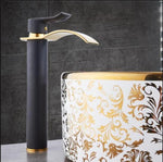 Eleganter Wasserfall-Waschtischarmatur aus Messing