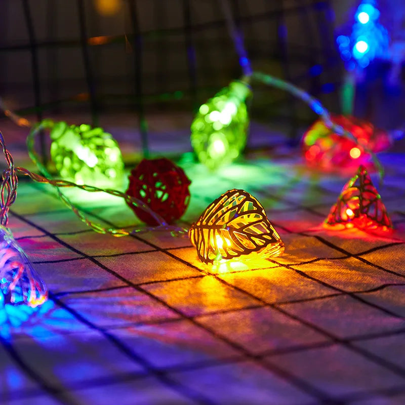 LightDream LED Garland | 10 or 20 LEDs | Warm White or Multicolor | Leaf Design | Battery Powered & Waterproof | Perfect for Parties and Decoration