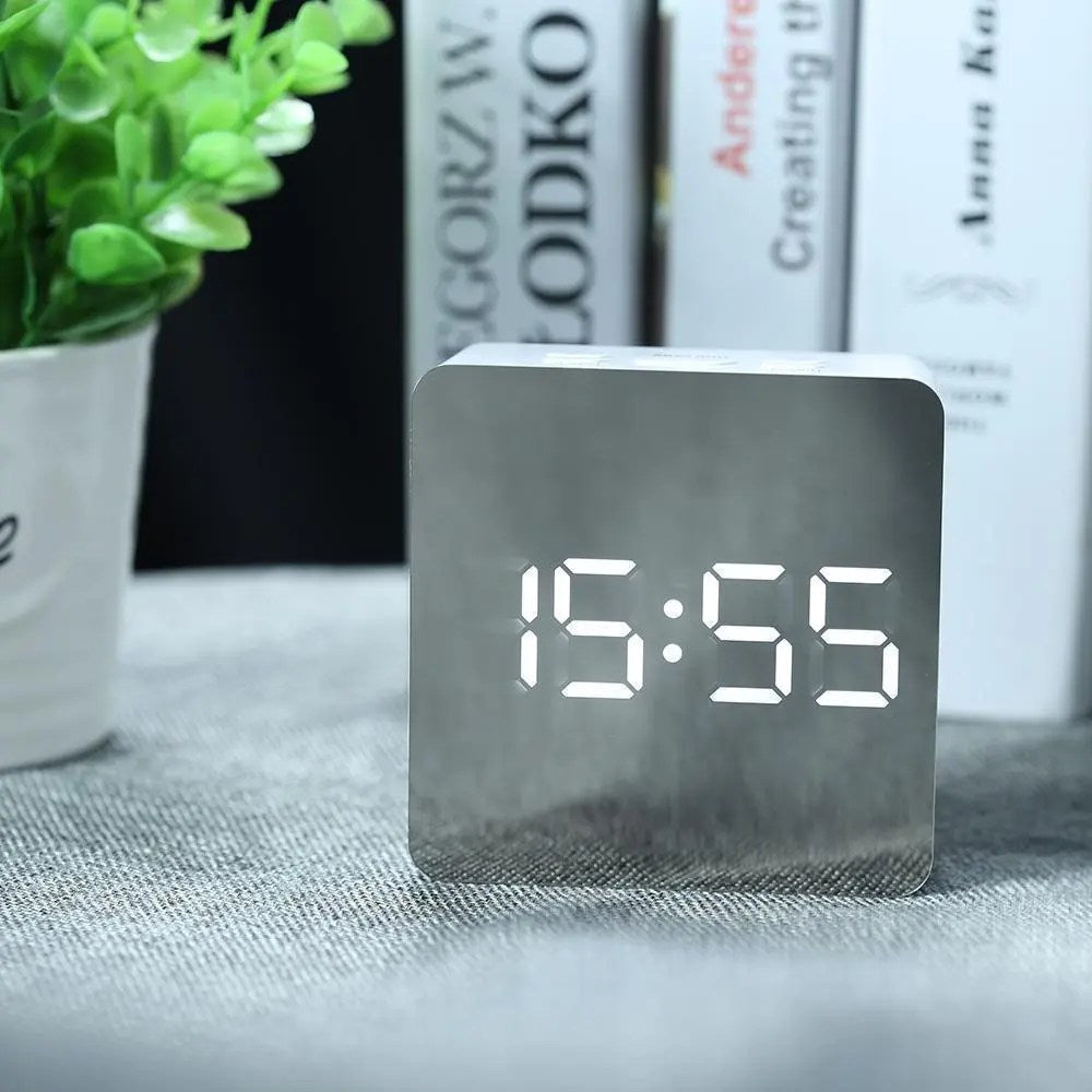 Eleganter Digitaler Spiegelwecker – LED Alarm mit Temperaturanzeige, Touch-Steuerung & Nachtmodus