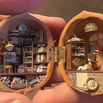 Wunderwelt aus Walnuss | Handgefertigtes Miniaturhaus mit Bibliothek