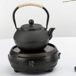 Schwarzer Gusseisen Teekessel mit Infuser zum Wasserkochen