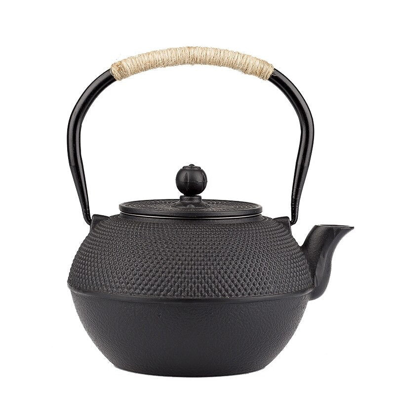 Schwarzer Gusseisen Teekessel mit Infuser zum Wasserkochen