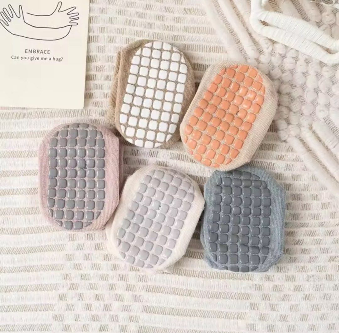 Rutschfeste Socken für Babys im 3er-Set mit Gummigriff