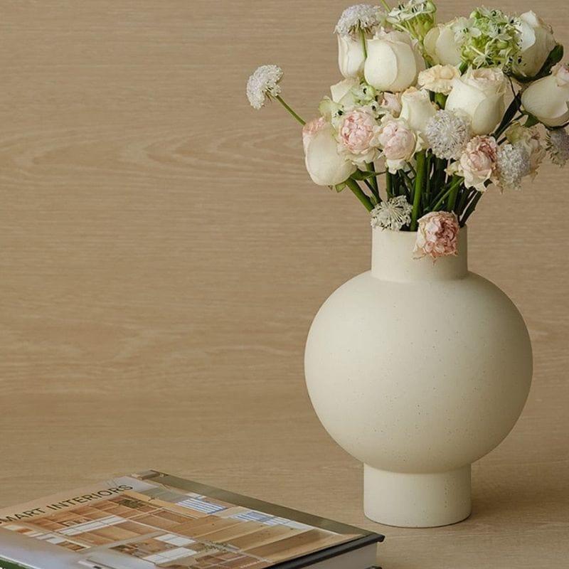 Elegantes, minimalistisches Design mit geschwungener, glatter Silhouette