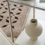 Elegantes, minimalistisches Design mit geschwungener, glatter Silhouette