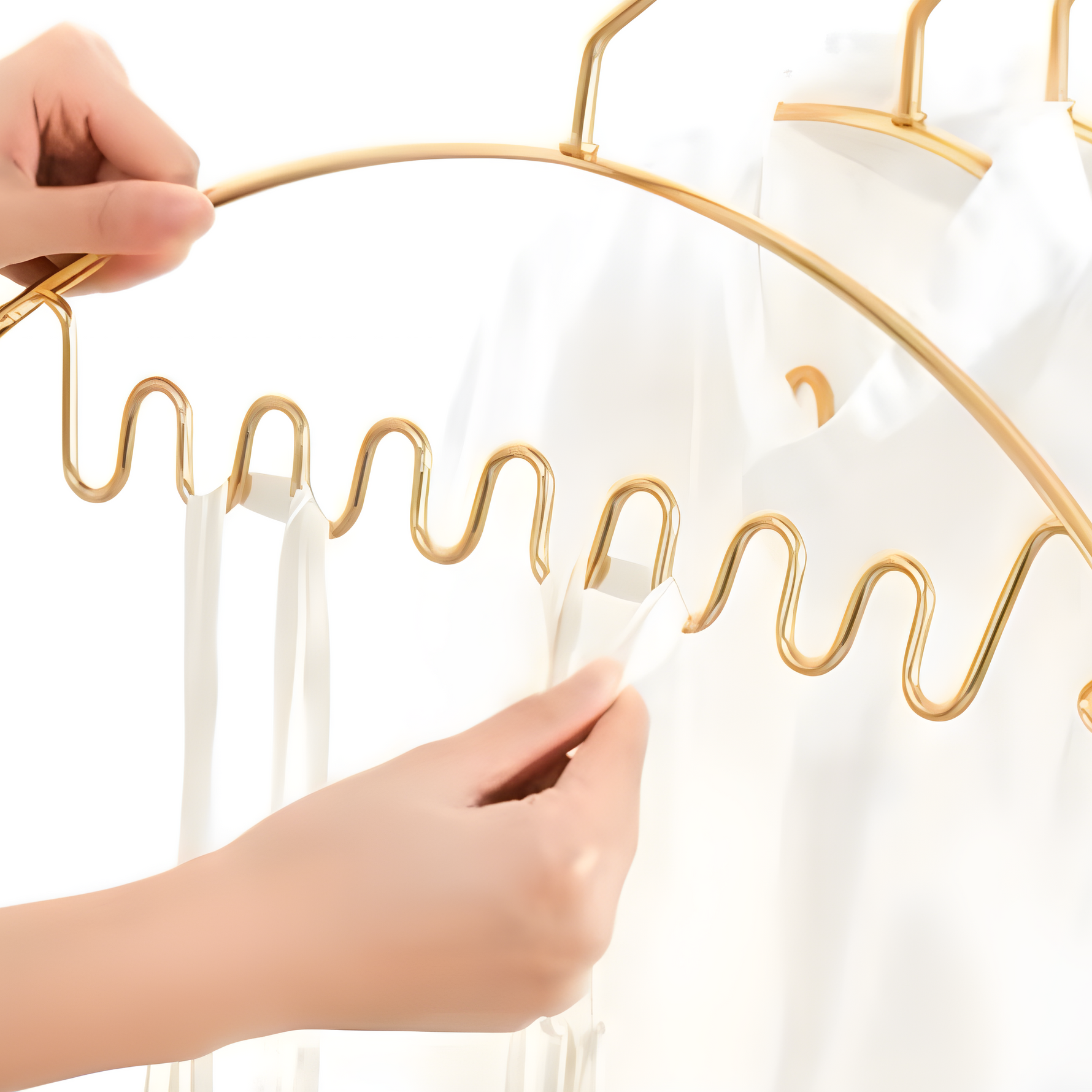 Stylish Organization – Aluminum Hangers in a Set of 5