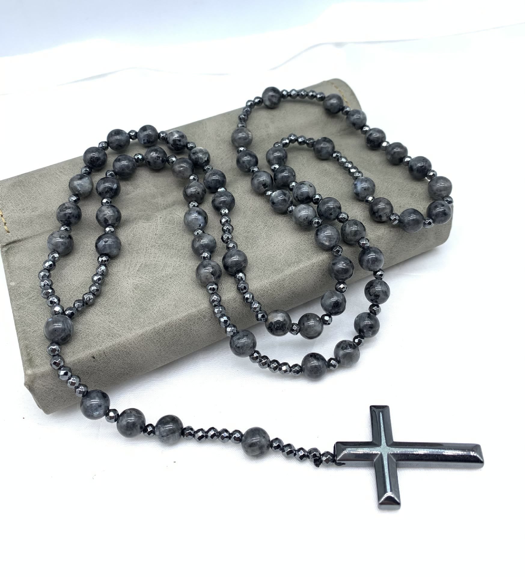 Spiritueller Anhänger mit Tigerauge und Lapislazuli – Rosenkranz für Männer