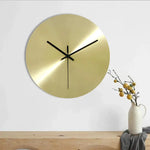 Elegante Wanduhr mit zeitloser Anziehungskraft
