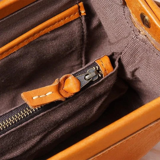 Retro-Inspirierte Ledertasche – Handgefertigt für Stilbewusste