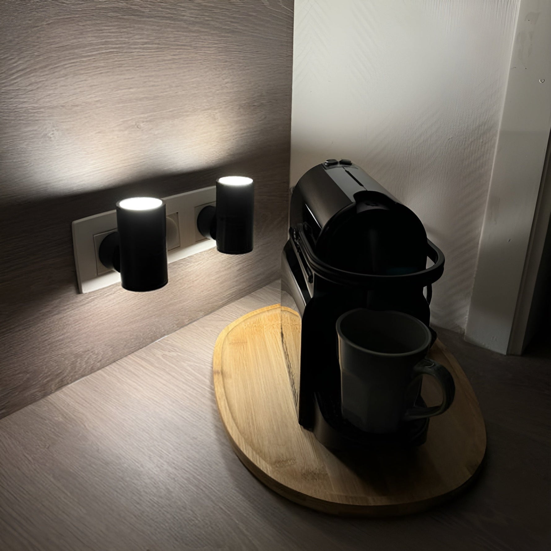 Verstellbare LED Nachtleuchte mit Drehschalter – Warmweißes Licht