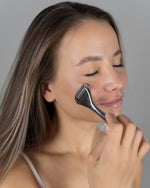 The skin rejuvenation roller – reduces wrinkles and puffiness