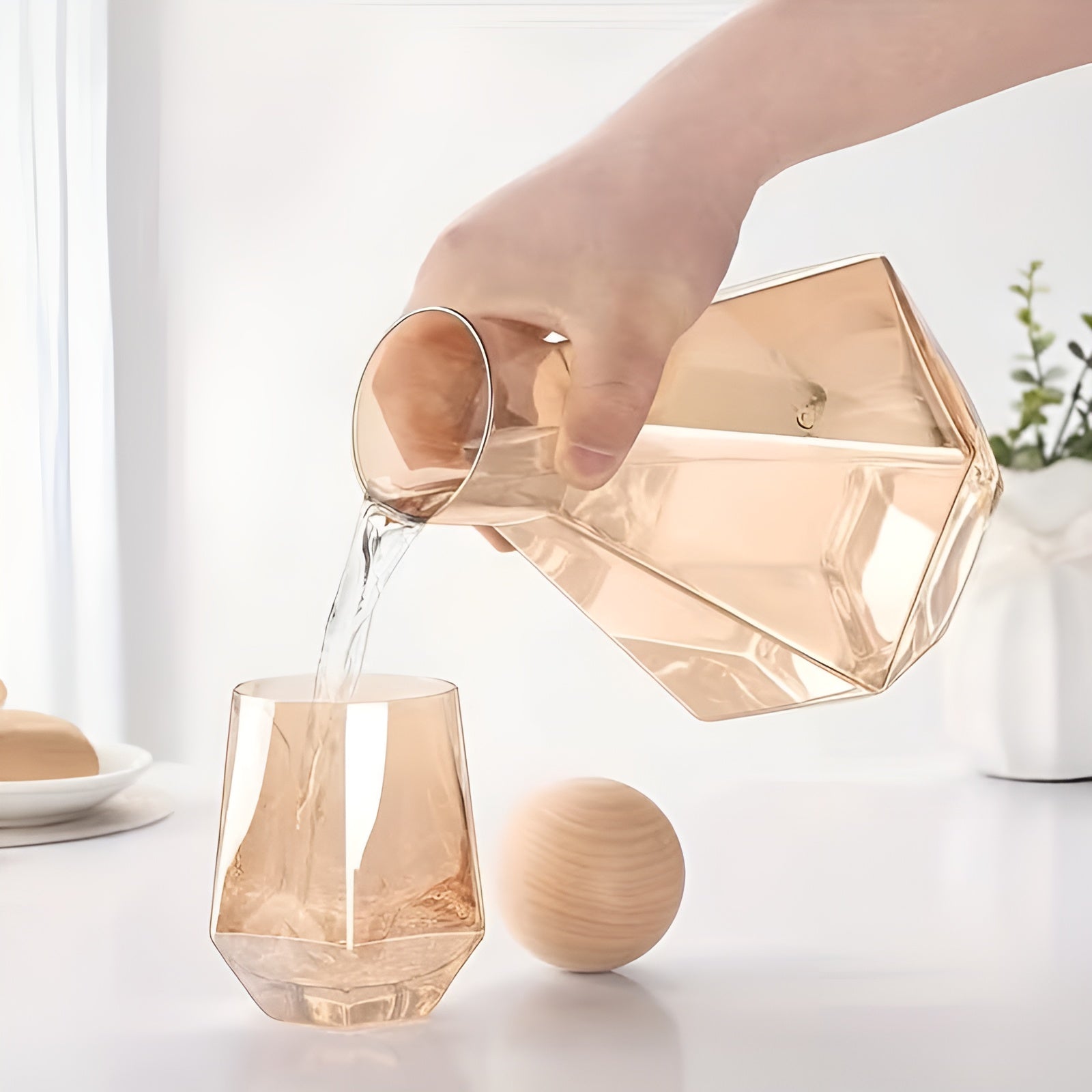 Glas-Karaffe mit 4 Gläsern – modernes 5-teiliges Set mit Deckeln für Wasser, Saft und Wein
