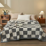 Cozy Blanket – Cuddly Throw for Bed and Sofa