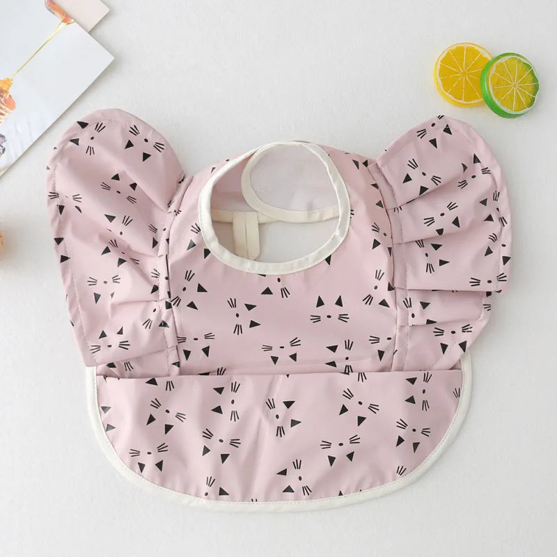 Wasserdichtes Esslätzchen für Babys mit Ärmeln und Auffangtasche