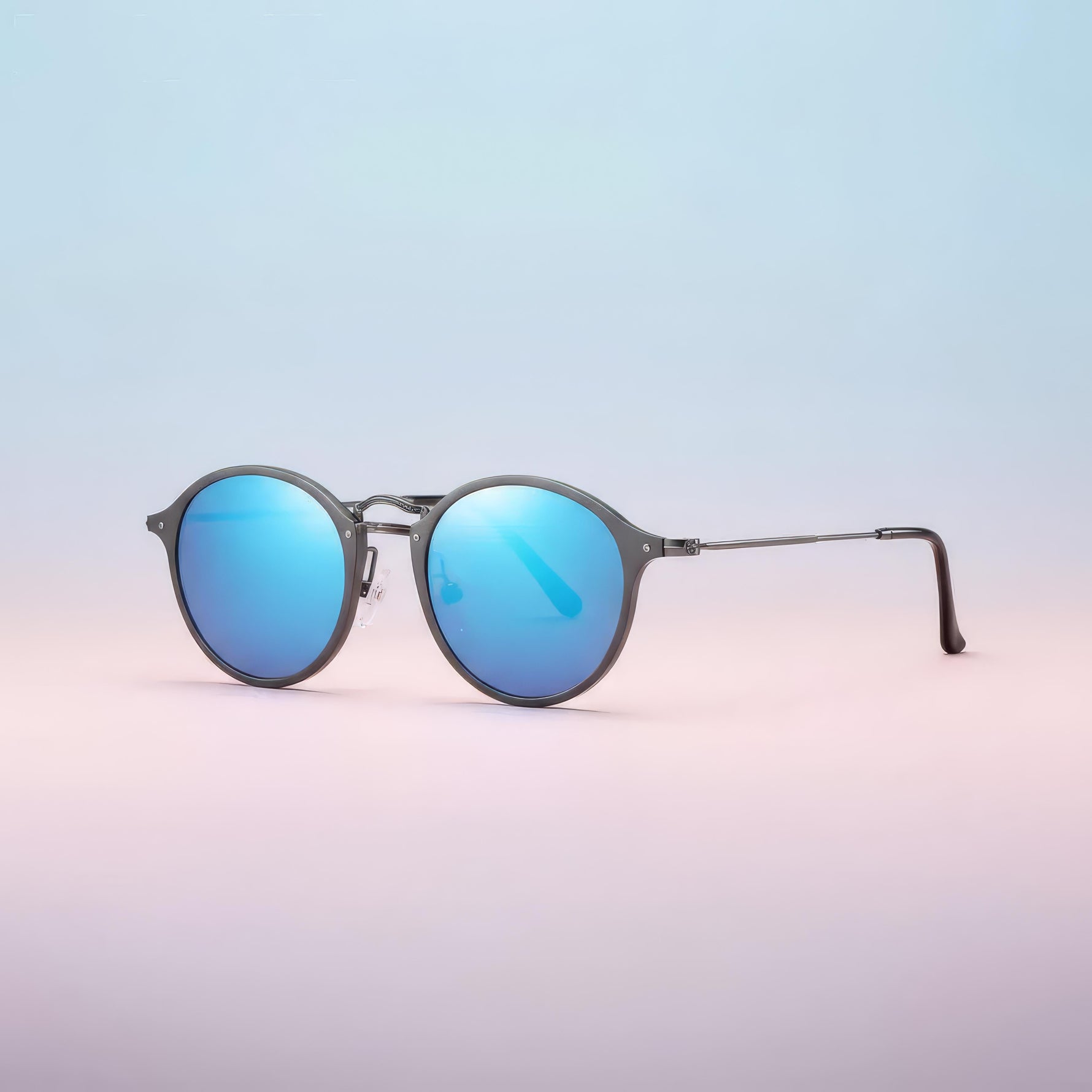 LuxeVision – Fashionable Men's Sunglasses UV400
