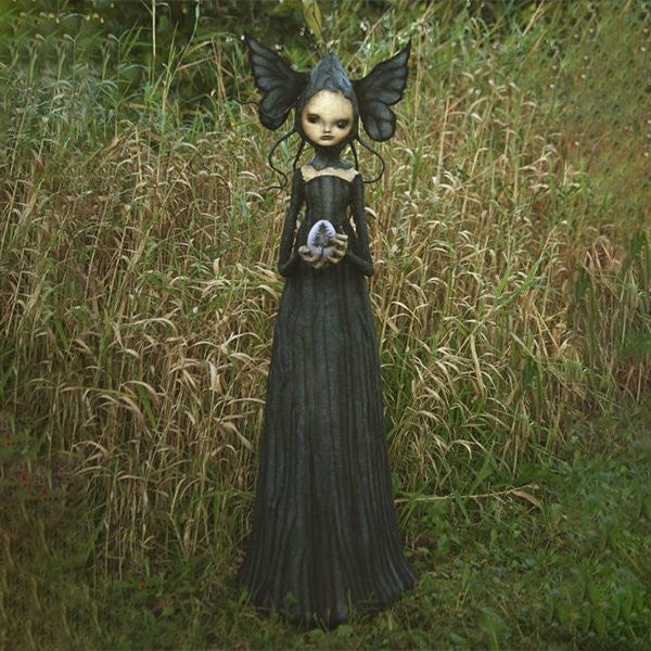 MystikWitch | Dunkle Hexenfiguren – Faszination für Halloween & Gothic-Dekoration