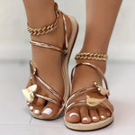 Elegante Sandalen mit Herz-Applikationen und Metallriemen