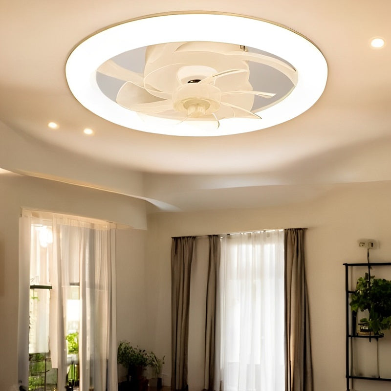 Moderner Deckenventilator mit LED-Beleuchtung
