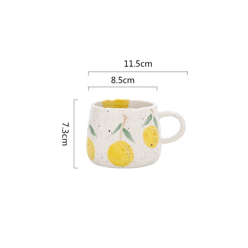 Keramiktasse mit verspieltem Obstdesign