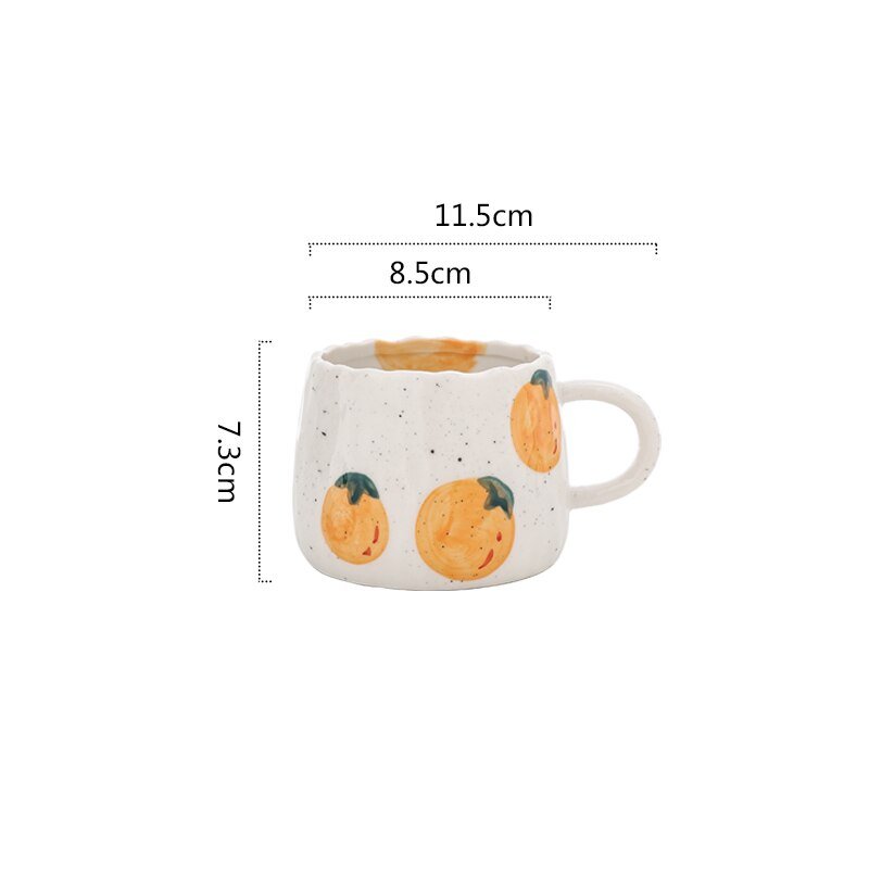 Keramiktasse mit verspieltem Obstdesign
