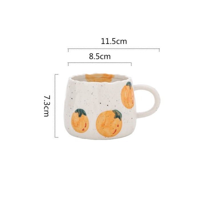 Keramiktasse mit verspieltem Obstdesign