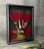 Schauerlicher Freddy Krueger Handschuh und Pullover in Schattenbox