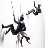 Kletterfiguren Wanddekoration – Inspirierende Wandkunst aus Resin und Eisen