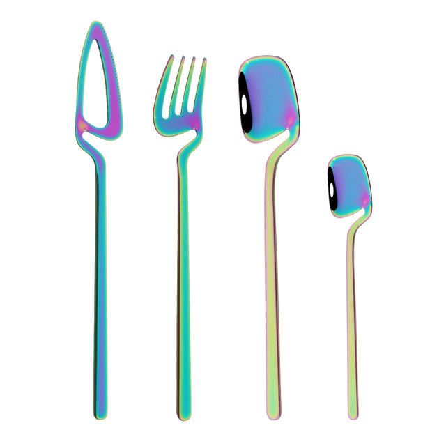 Buntes Besteckset mit Messer, Gabel, Teelöffel für den Esstisch