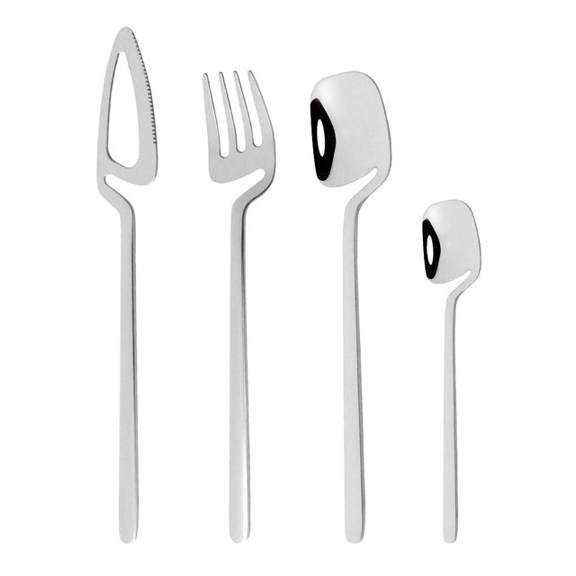 Buntes Besteckset mit Messer, Gabel, Teelöffel für den Esstisch