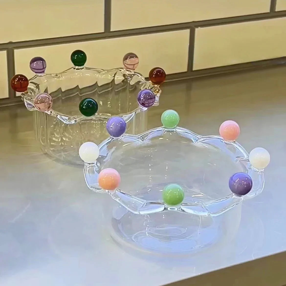 Farbenfrohe Dessertschüssel in Kronenform - Nachhaltiges Glasdesign