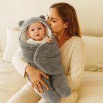 Schlafanzug und Decke für Babys mit Bärenmotiv