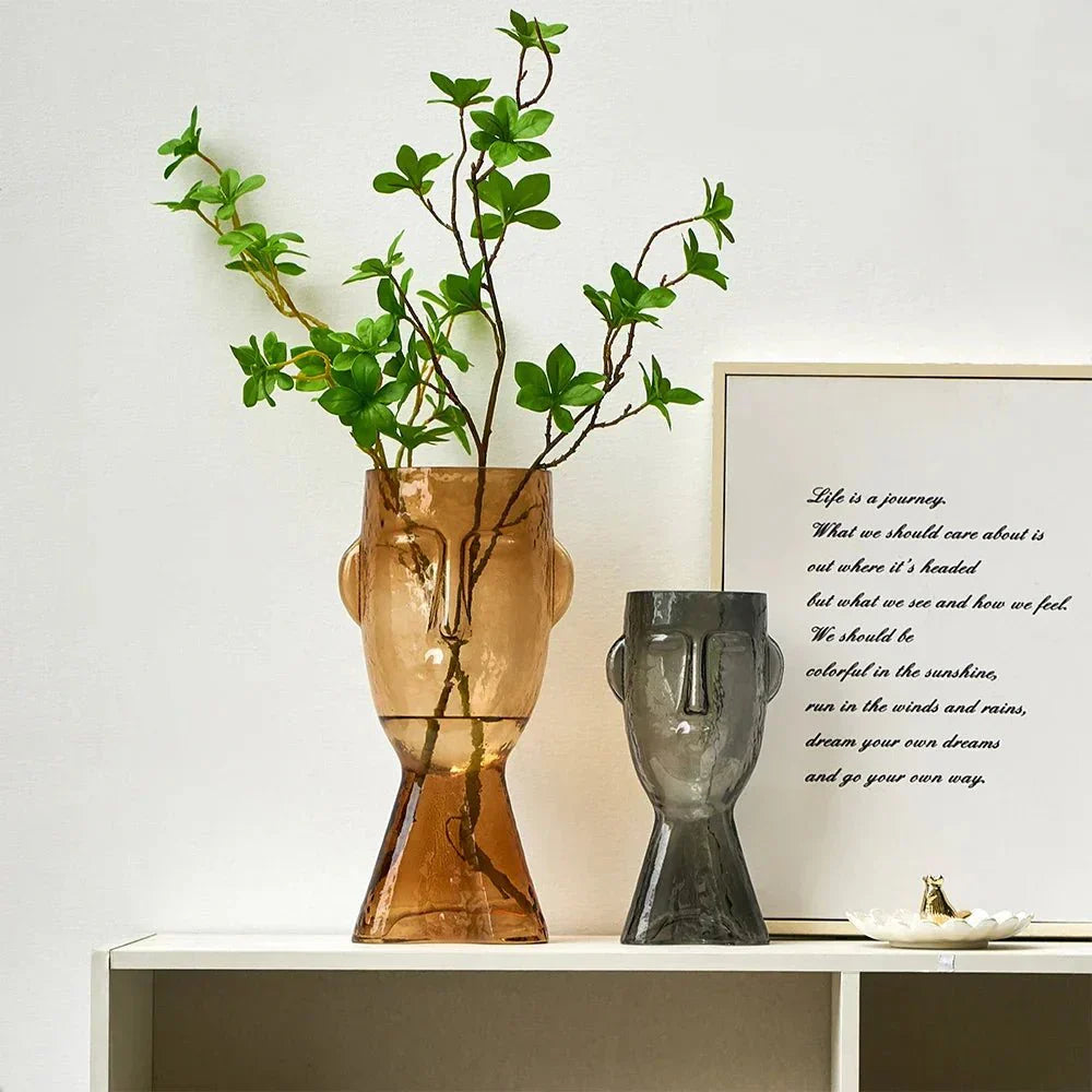 Dekorative Vase in Glasform eines Kopfes für moderne Einrichtung