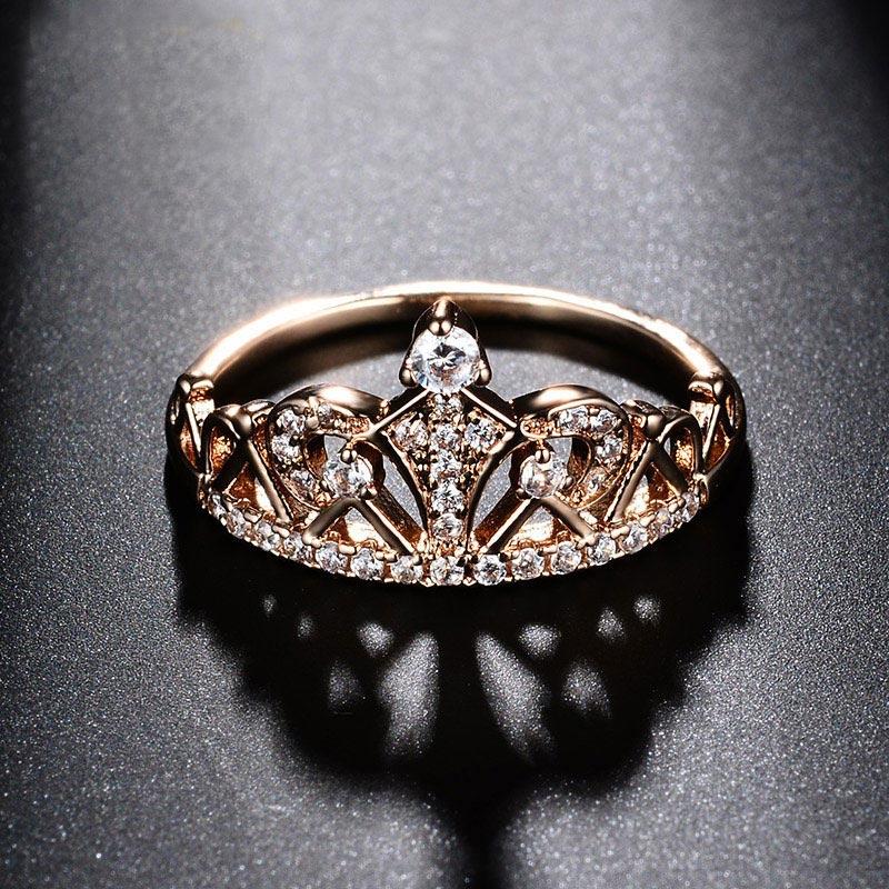 Eleganter Zirkonia-Ring in Kronenform | GlanzKraft